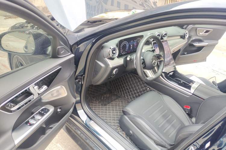 Used Mercedes-Benz C-Class 2023 Restyled C 260 L Night Edition Sports Version Interior 3