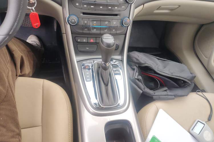 Used Chevrolet Malibu 2014 2.0L Automatic Comfort Edition Gear Lever