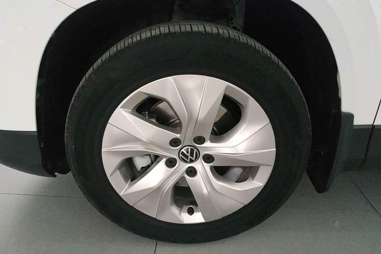 Used Volkswagen Tharu 2023 300TSI Two-Wheel-Drive Crescent Edition Left Front Wheel Hub