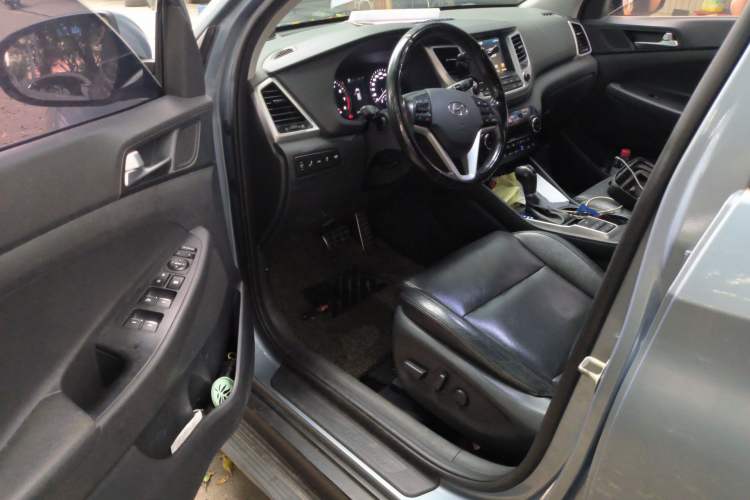 Used Hyundai Tucson 2015 1.6T Dual-Clutch Four-Wheel Drive Flagship Model
