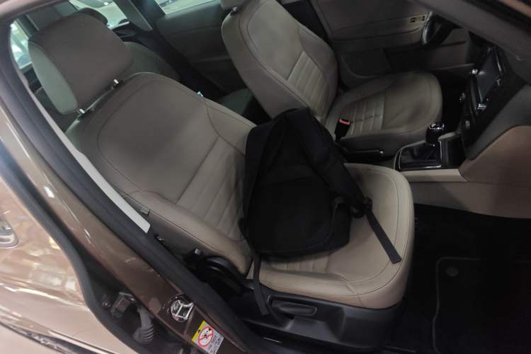 Used Skoda Yeti 2013 1.8T DSG Prestige Edition Right Front Seat