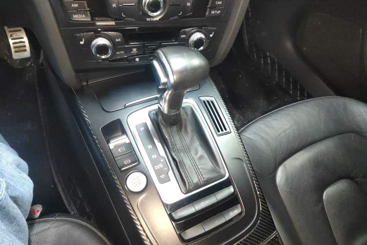 Used Audi A5 2014 Sportback 45 TFSI Gear Lever