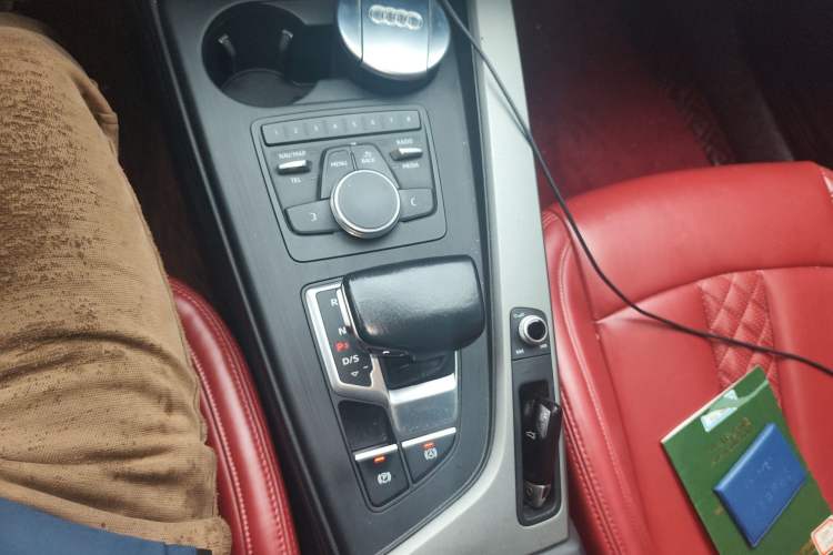 Used Audi A4L 2018 30th Anniversary Edition 40 TFSI Trendy Model Gear Lever