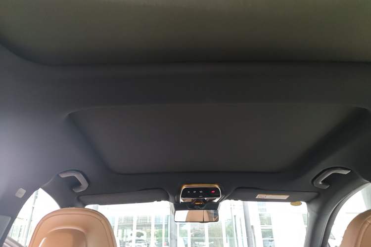 Used Mercedes-Benz E-Class New Energy 2024 E 350 e L Plug-in Hybrid Sedan Headliner