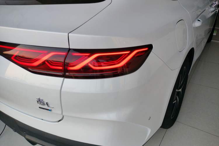 Used BYD Qin L 2025 DM-i Smart Drive 120KM Superior Model
