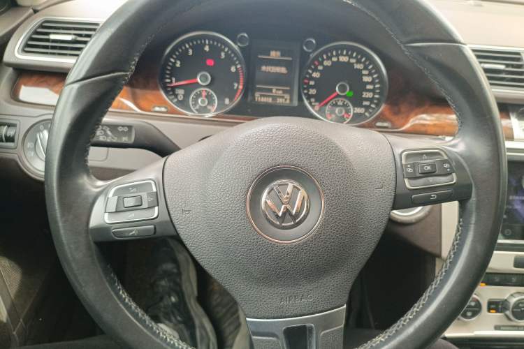 Used Volkswagen Magotan 2012 Travel Edition 2.0 TSI Luxury Version
