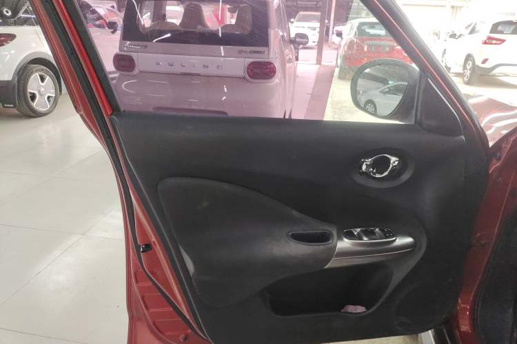 Used Infiniti ESQ 2014 1.6L Spontaneous Edition
