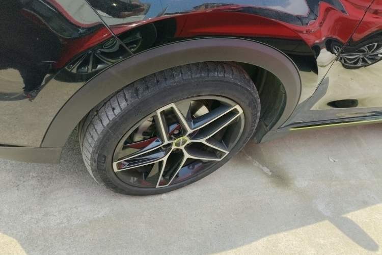 Used Roewe RX5 2021 PLUS 330TGI Automatic National Trend Intelligent Deluxe Edition Left Front Wheel Hub