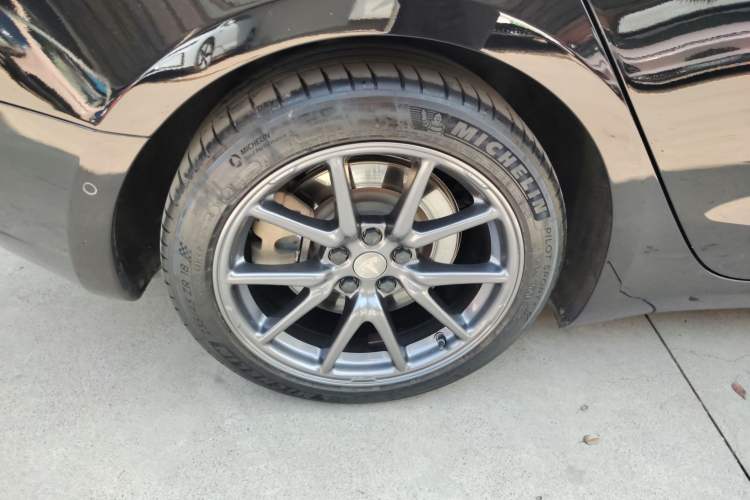 Used Tesla Model 3 2019 Long-Range Rear-Wheel-Drive Version