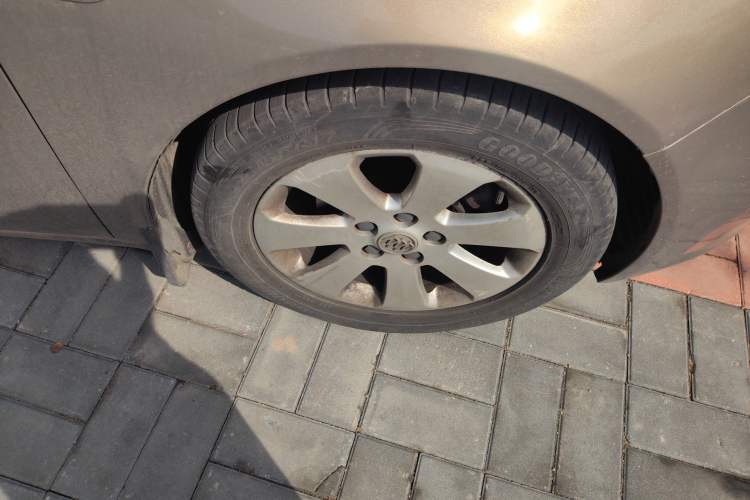 Used Buick Regal 2009 2.0L Elite Edition Right Front Wheel Hub