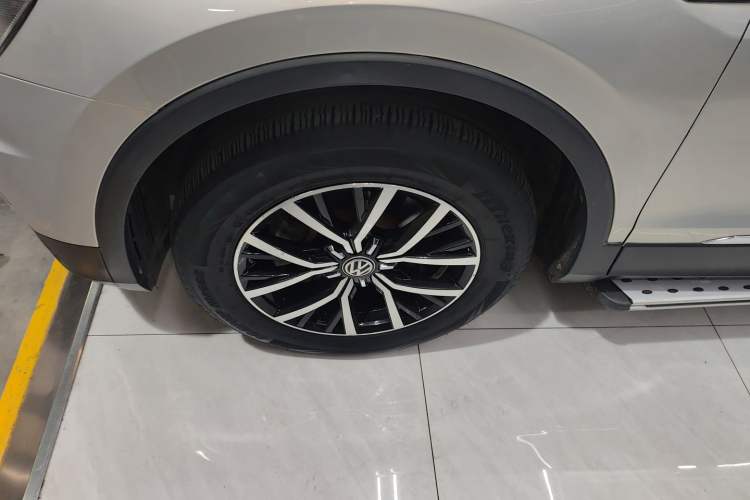 Used Volkswagen Tiguan L 2018 330TSI Automatic Two-Wheel Drive Luxury Edition Left Front Wheel Hub