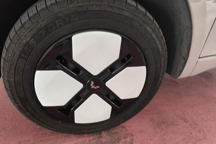 Used Wuling Hongguang MINIEV 2024 3rd Generation 215km Youth Edition Left Front Wheel Hub