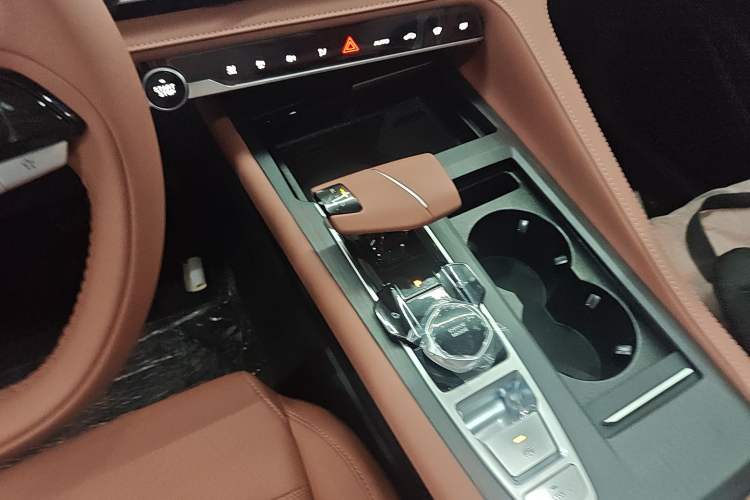 Used CHANGAN CS75 PLUS iDD 2023 ZhiDian iDD Smart Leading Model
