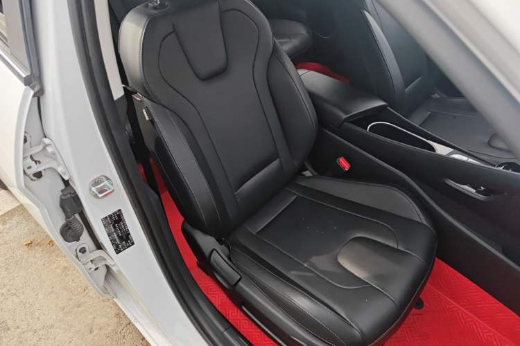 Used Hyundai Elantra 2022 1.5L CVT LUX Prestige Edition Right Front Seat