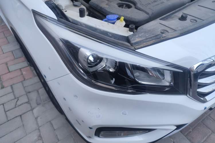 Used CHANGAN Lingxuan 2017 1.6L Manual Happiness Edition Right Front Headlight