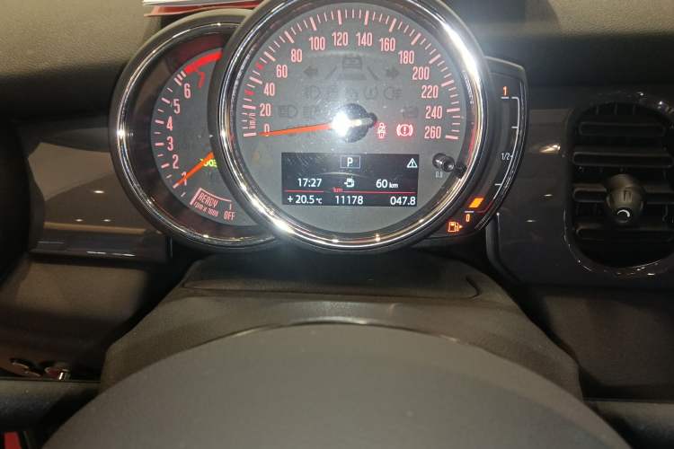 Used MINI 2023 1.5T ONE Five-Door Edition Odometer Close Up