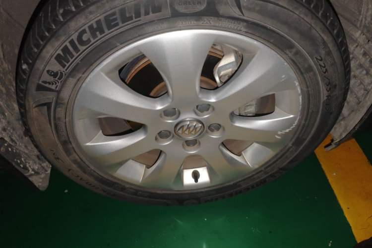 Used Buick Regal 2014 2.0L Leading Fashion Edition Right Front Wheel Hub