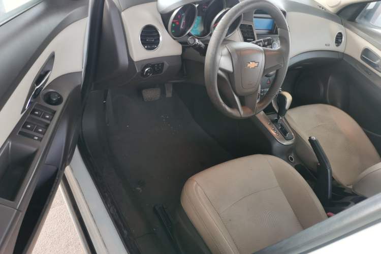 Used Chevrolet Cruze 2015 1.5L Classic SE AT Driver Seat