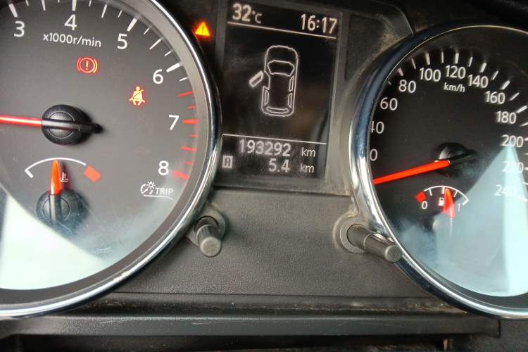 Used Nissan Qashqai 2012 2.0 XL Fire 6MT 2WD Odometer Close Up