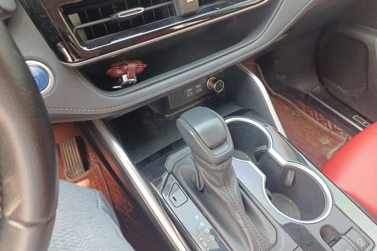 Used Toyota Highlander 2022 Dual-Engine 2.5L Two-Wheel Drive Elite Edition 5 Seats Gear Lever