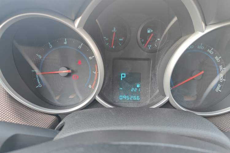 Used Chevrolet Cruze 2015 Hatchback 1.6L Automatic Comfort Edition Instrument Cluster