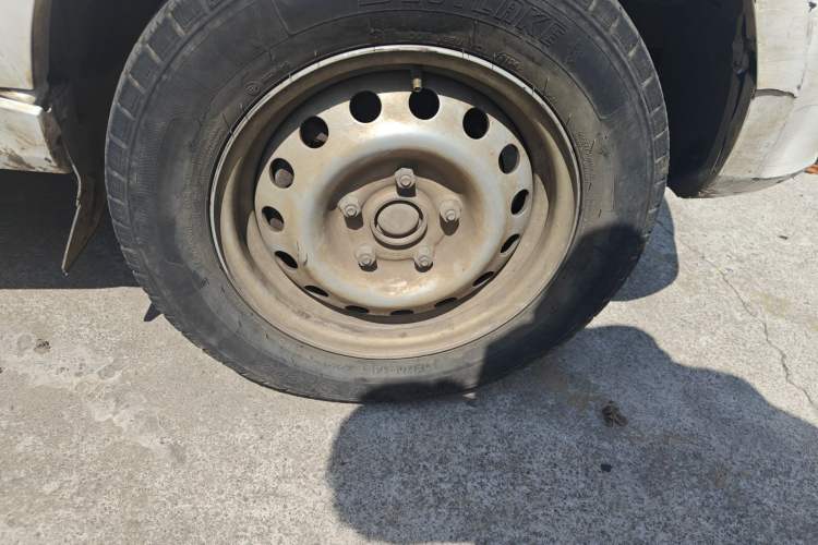 Used Jinbei New Hiace EV 2022 Profit-Making Type Right Front Wheel Hub