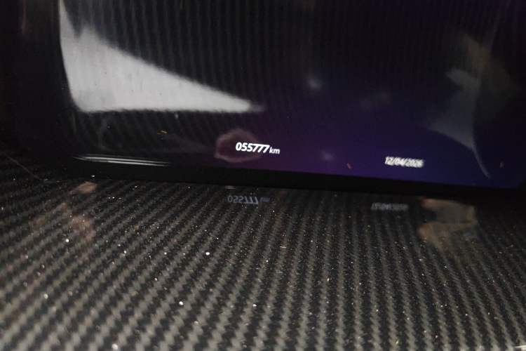 Used Land Rover Discovery Sport 2020 249 PS R-Dynamic Performance Edition Odometer Close Up