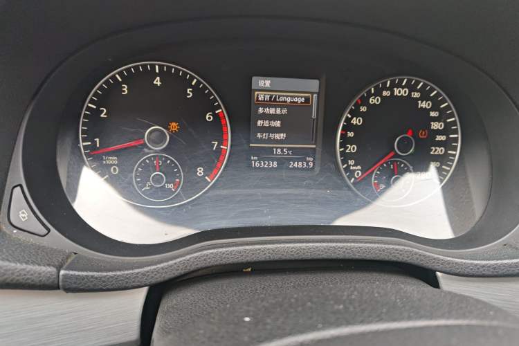 Used Volkswagen Passat 2011 1.8 TSI DSG Ultimate Edition Odometer Close Up