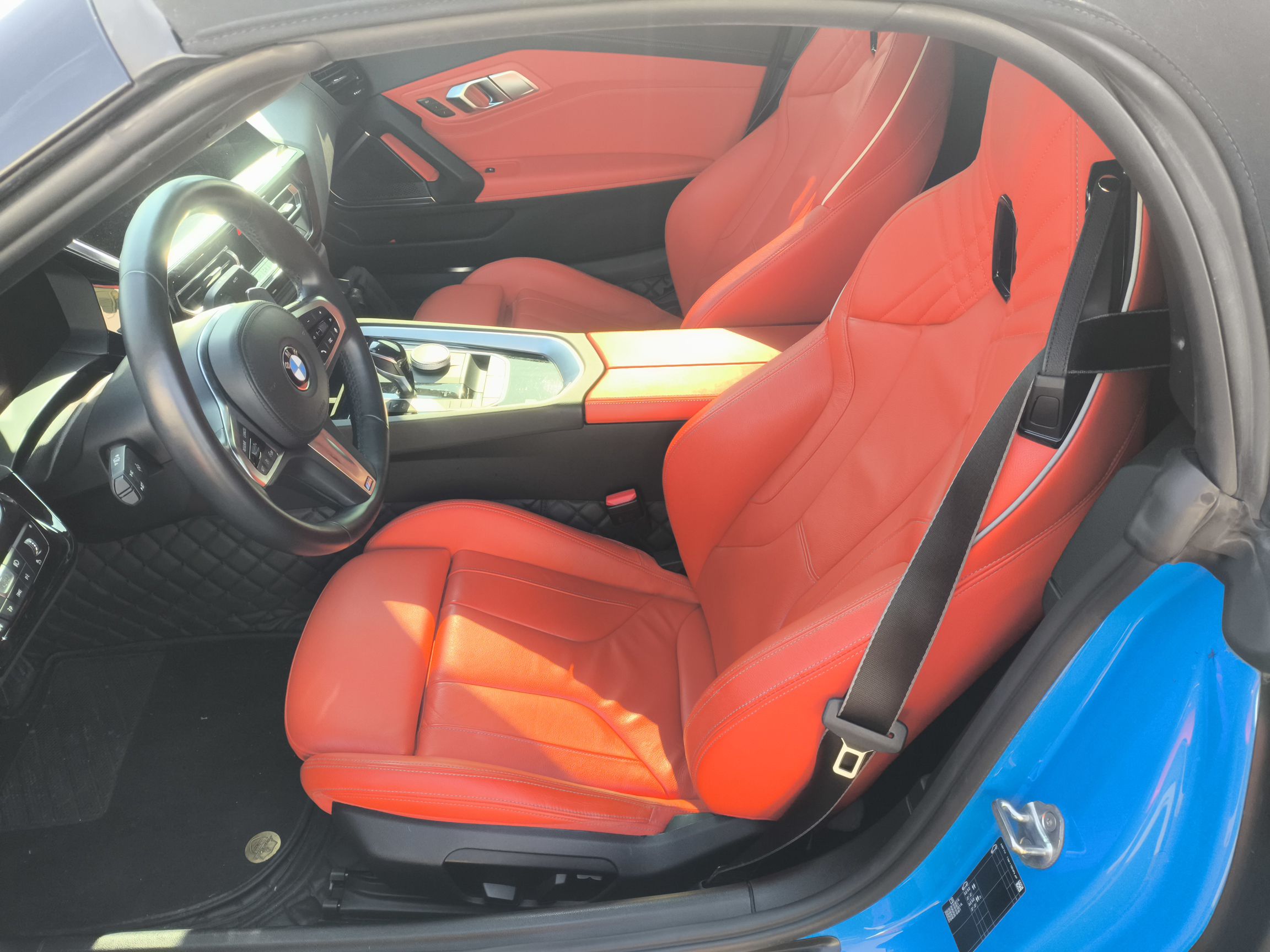 المقاعد الأمامية داخل السيارة