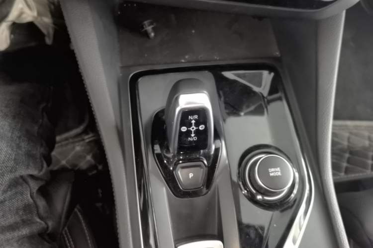 Used Lynk & Co 03 2019 1.5TD DCT JingPro Edition China VI Standard Gear Lever