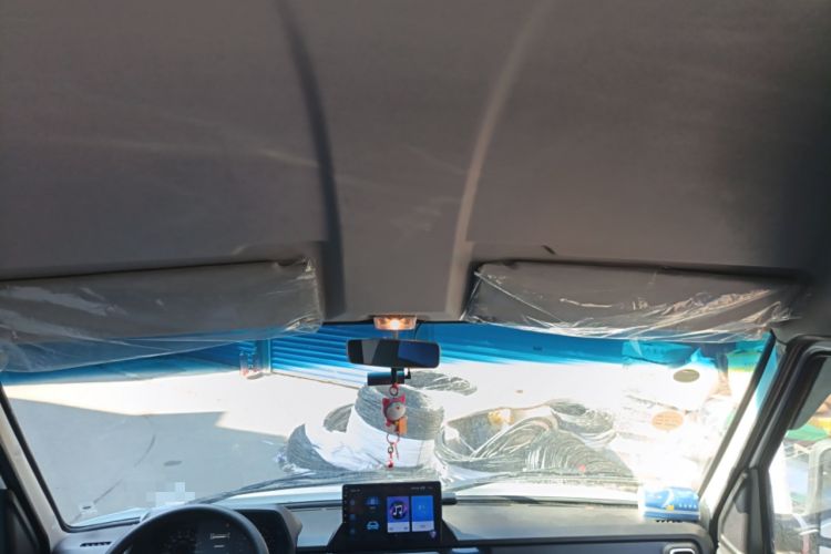 Used Iveco Daily 2023 2.5T A35M1 Multi-Purpose Passenger Vehicle Short Wheelbase Mid-Roof Design Dual Side Sliding Doors Automatic Transmission
