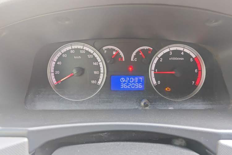 Used Foton Scenic G7 2017 2.0L Long-Wheelbase Commercial Van High Roof 2 Seats 4Q20M
