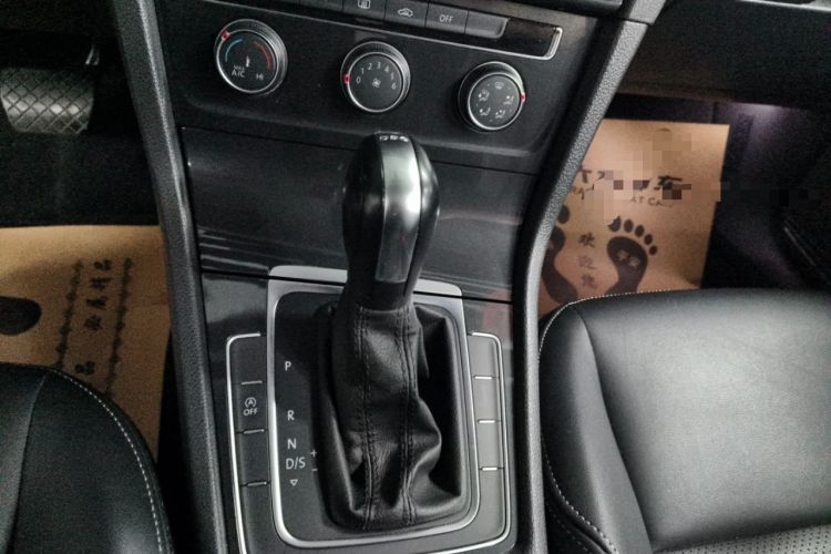 Used Volkswagen Golf 2020 200TSI DSG Comfortable and Ambitious Edition Gear Lever