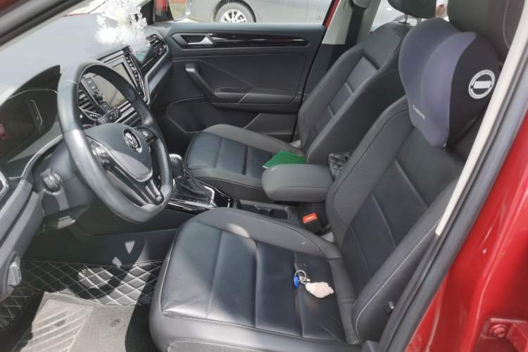 Used Volkswagen T-ROC 2019 280TSI DSG Two-Wheel Drive Comfort Version China VI Standard
