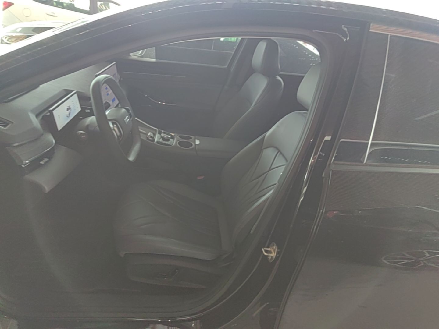 Geely Galaxy L6 2025 EM-i 140km Explorer+ Edition — снимка 17