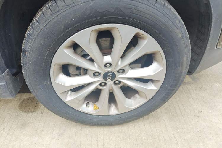 Used Kia Sorento 2013 2.4L 5-Seater Gasoline Luxury Version China IV Standard
