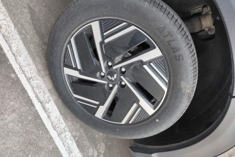 Used Wuling Xingguang S 2024 130 km Flagship Version Right Rear Wheel Hub