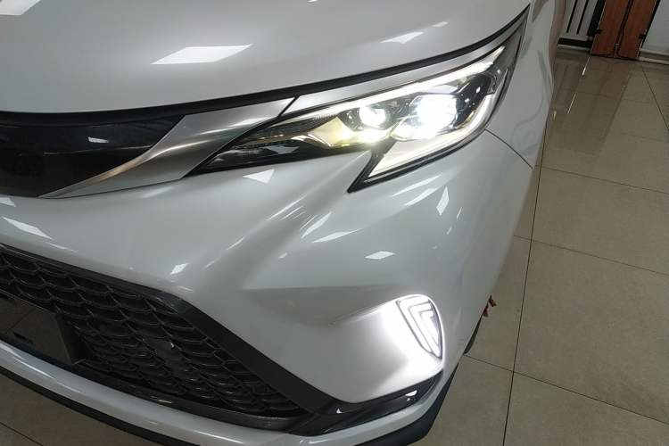 Used Toyota Granvia 2023 2.5L Hybrid Prestige PLUS Edition
