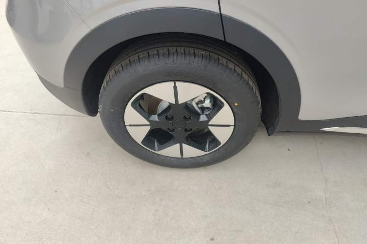 Used Geely Galaxy Geome 2026 Model 310km Dream Edition Right Rear Wheel Hub