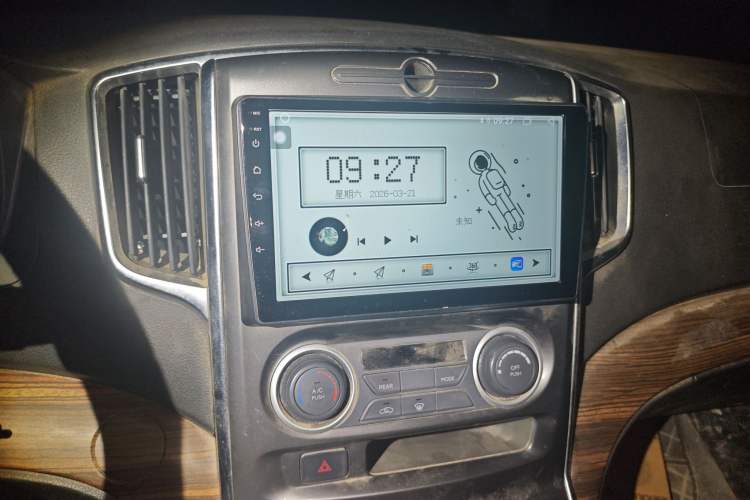 Used FORTHING Lingzhi PLUS 2021 Travel Edition 2.0L Manual Luxury 7-Seater Audio And AC Panel