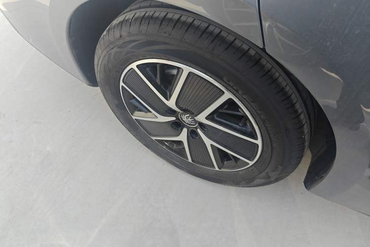 Used BYD Qin L 2025 DM-i Smart Drive 120KM Leading Model
