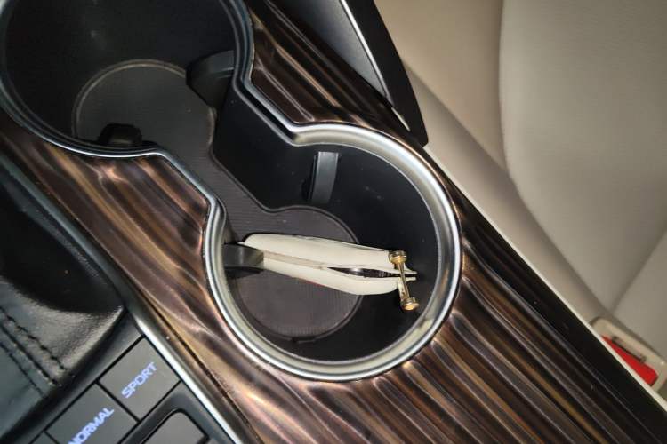 Used Toyota Camry 2019 2.5G Luxury Edition China VI Standard Vehicle Key