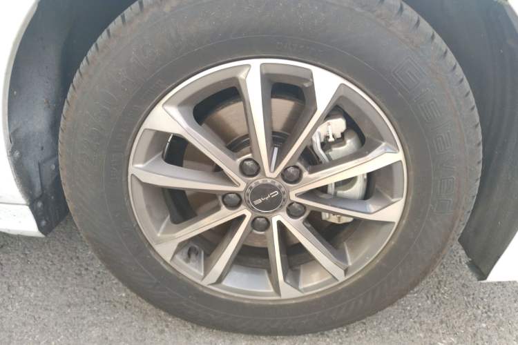 Used BYD Destroyer 05 2024 HONOR Edition DM-i 55KM Luxury Model Right Front Wheel Hub