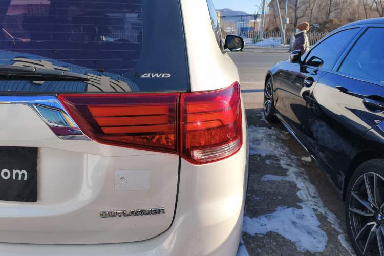 Used Mitsubishi Outlander 2018 2.0L Two-Wheel Drive Glory Edition 5 Seats
