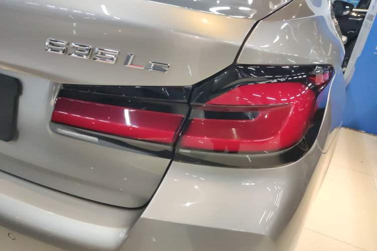 Used BMW 5 Series New Energy 2021 Restyled 535Le Pioneer Edition M Sport Package
