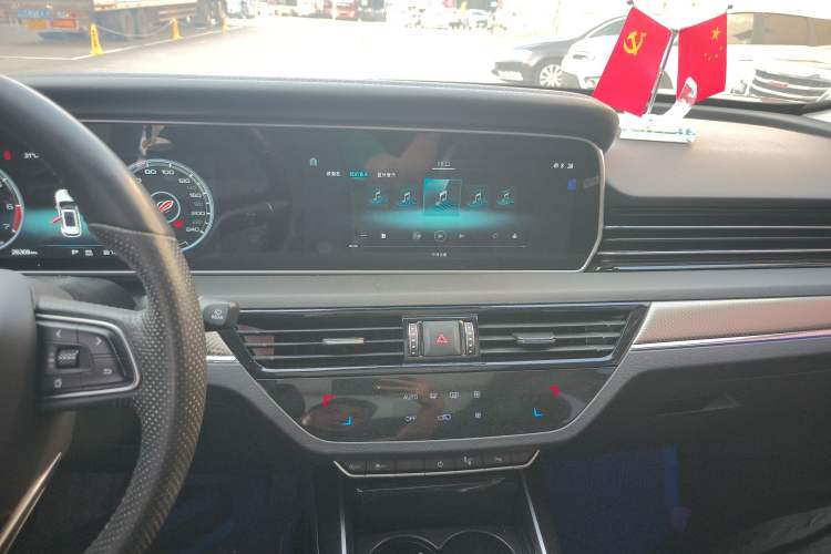 Used Hongqi HS5 2019 2.0T Smart Connect Flagship Edition Audio And AC Panel