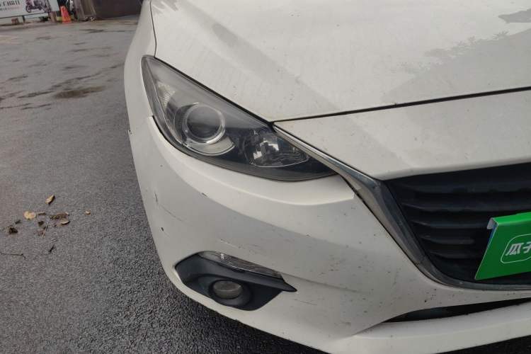 Used Mazda 3 Axela 2016 Sedan 1.5L Automatic Comfort Model
