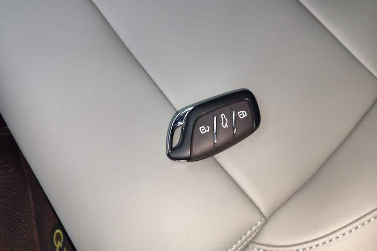 Used Roewe D6 2025 450km Deluxe Edition