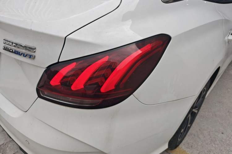 Used MG 5 2021 Revised Version 180 DVVT CVT Youth Luxury Edition
