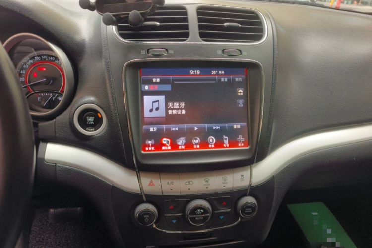 Used Dodge Journey 2013 2.4L Two-Wheel Drive Luxury Version Audio And AC Panel